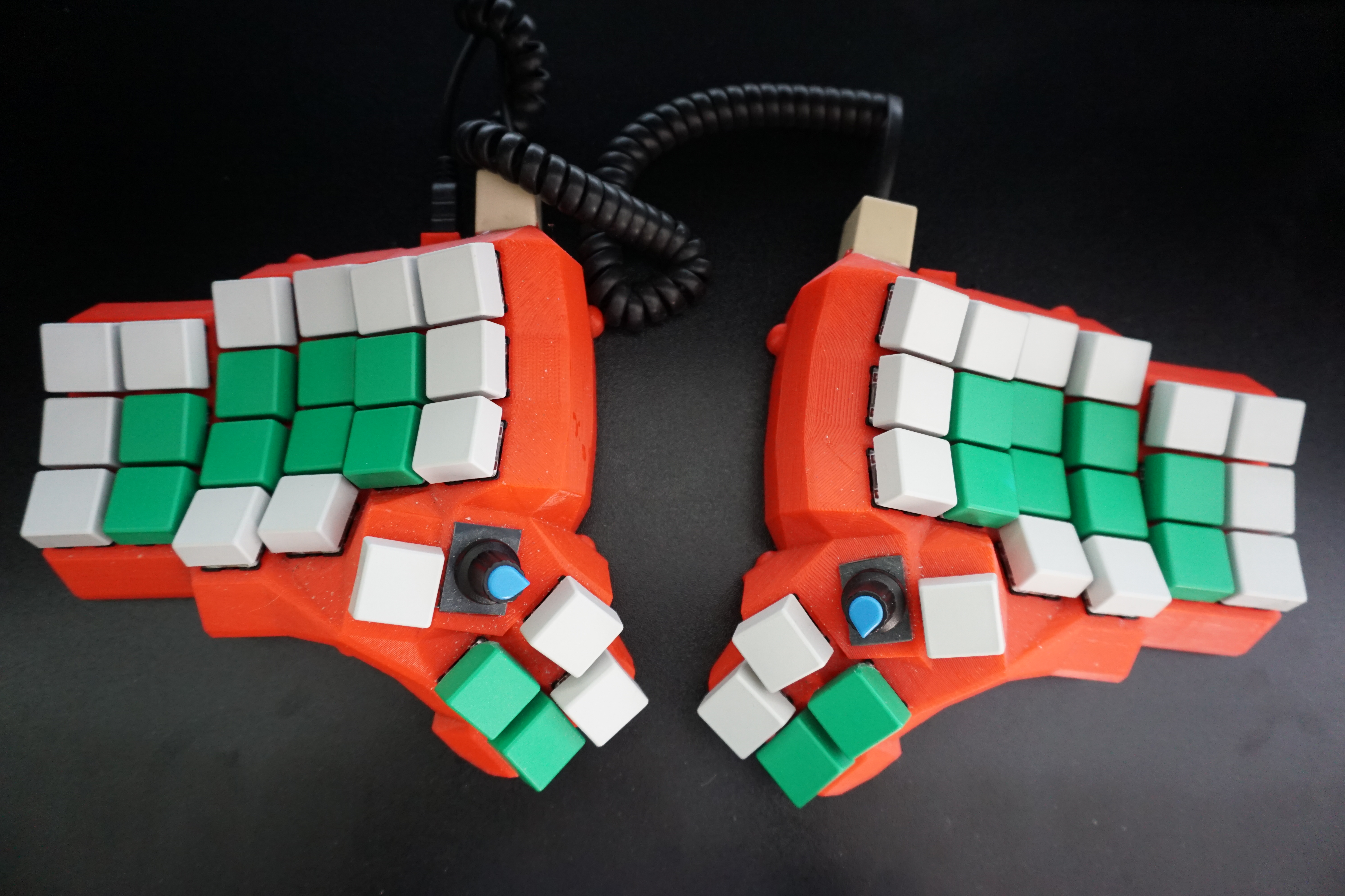 Completed Dactyl Manuform keyboard