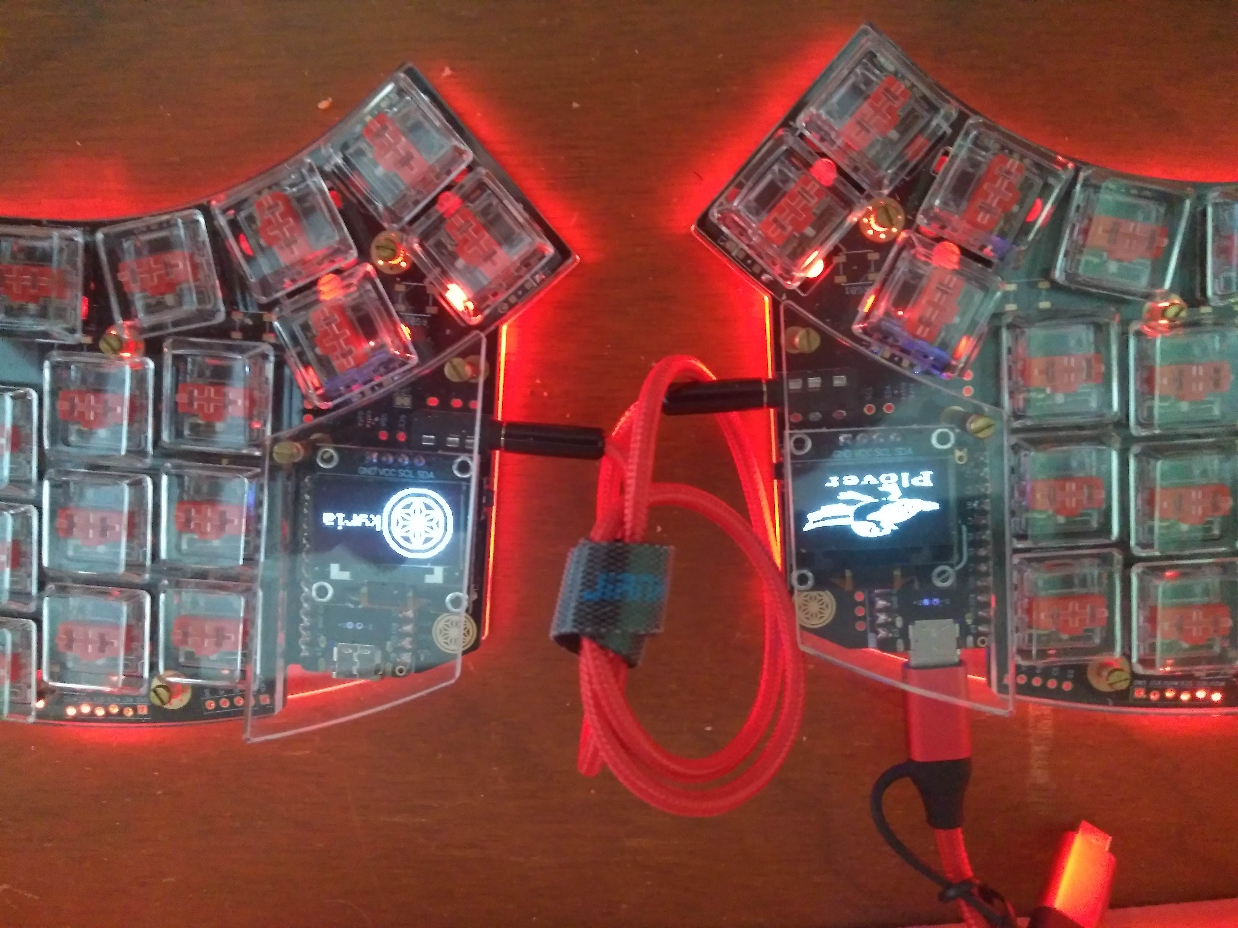 Kyria keyboard with OLEDs and RGB illumination
