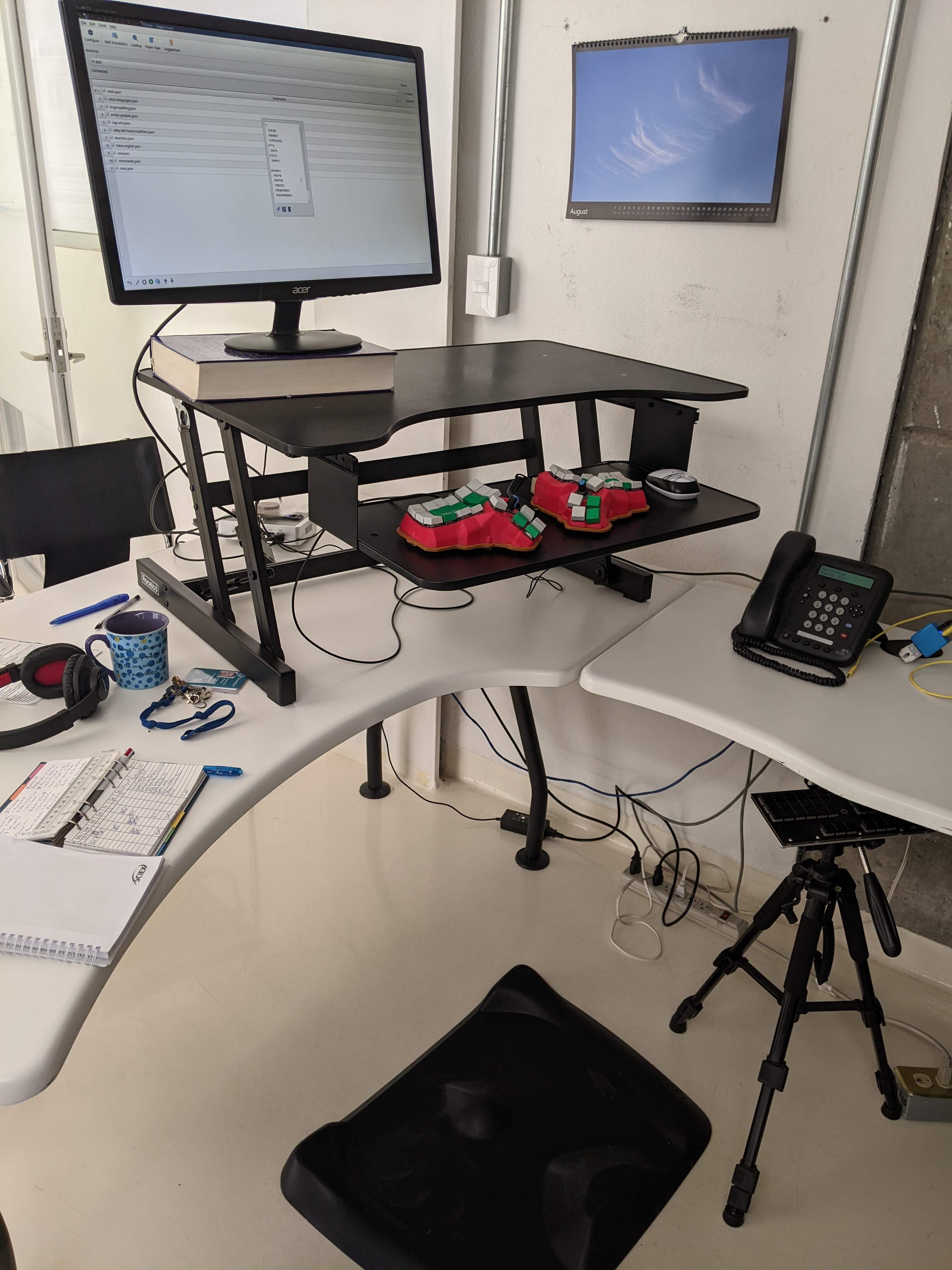 Standing desk with Dactyl Manuform and multisteno keyboard